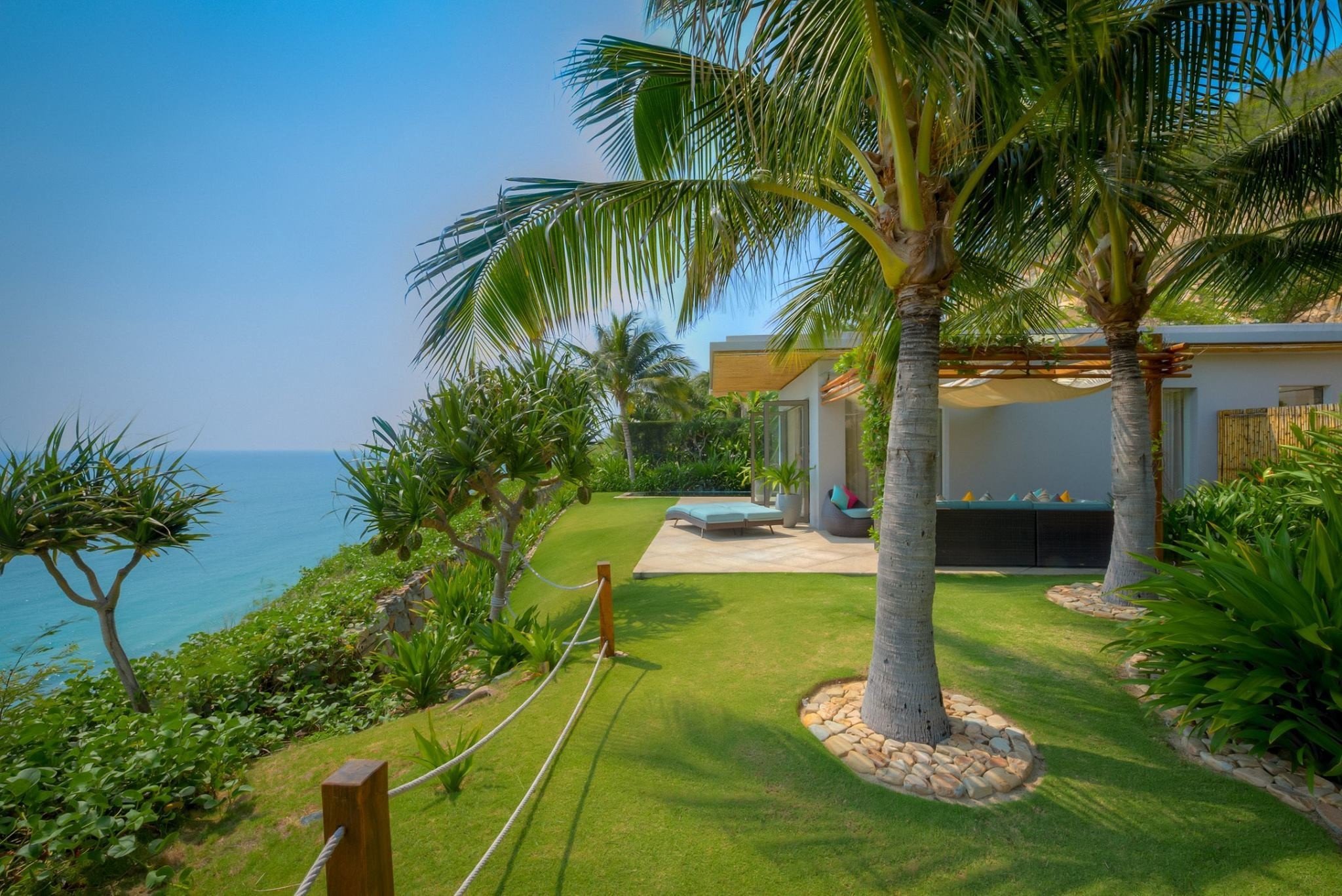 Cliff-villa